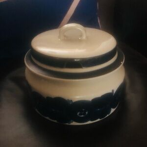 Arabia soup terrine bowl and lid. Appointment 9”. New